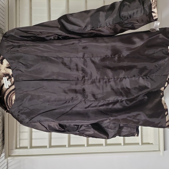 Susan graver, size medium, lined belted 3/4 car coat. - Picture 4 of 5